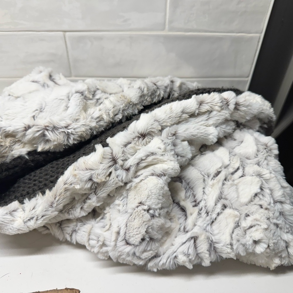 Faux fur LOFT muffler
